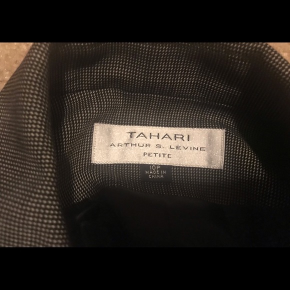 Women’s black business pantsuit. - Picture 3 of 3